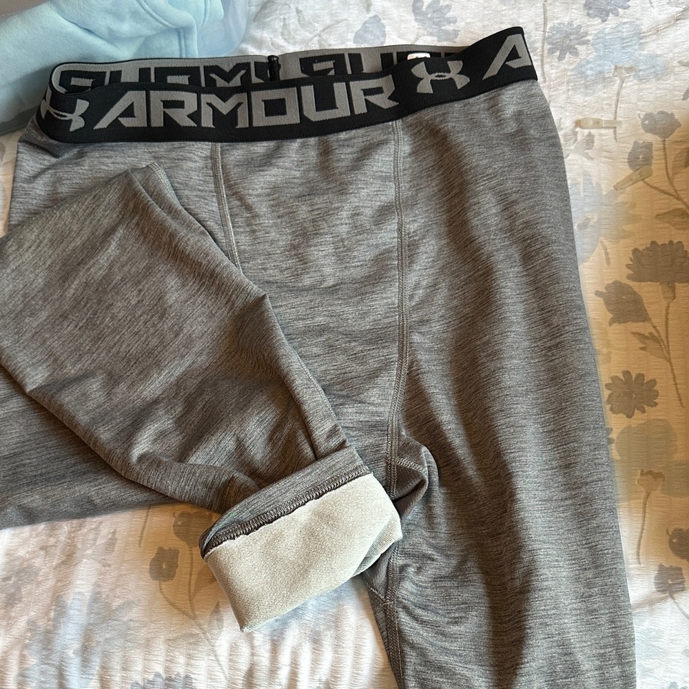 Under armour youth XL cold gear lined leggings